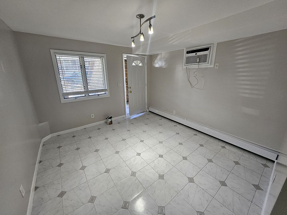 1st image of 208 Bay 11th St #1A