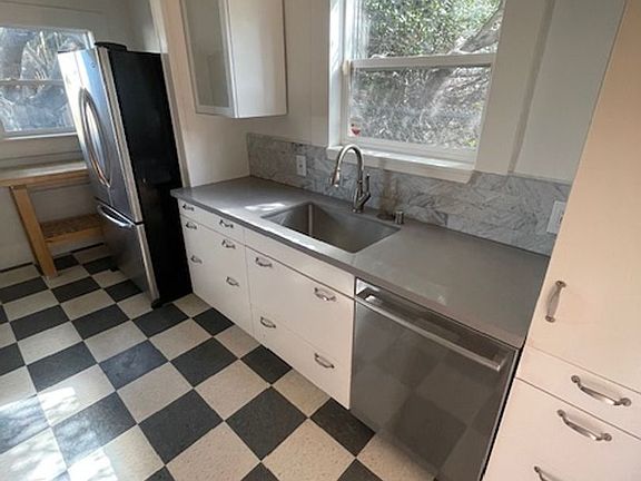 3rd image of 1424 E 20th St