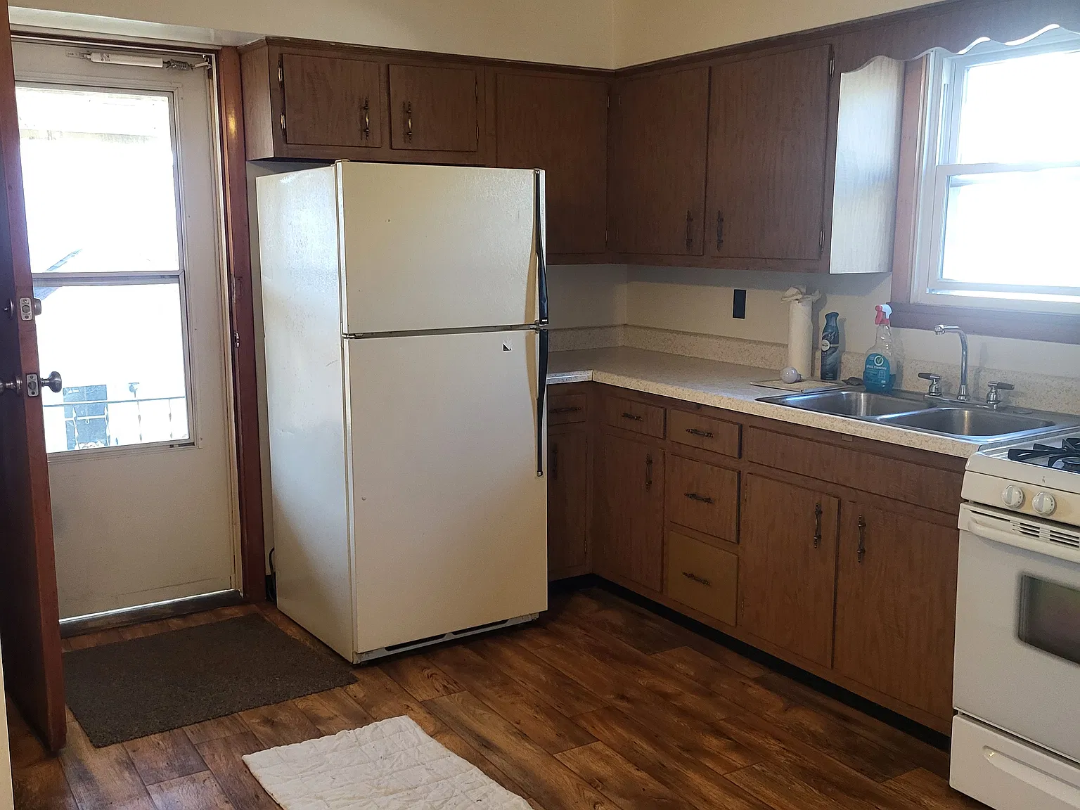 2 bed, $900 — Photo 2