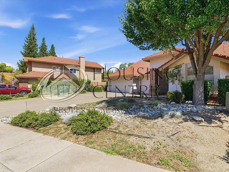 108 Pembury Way — Photo 2