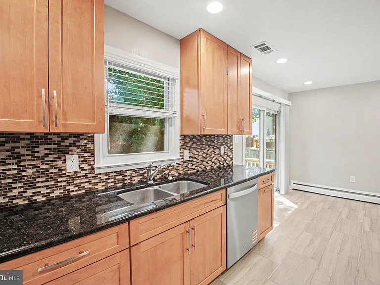 4522 Glendale Rd — Photo 8