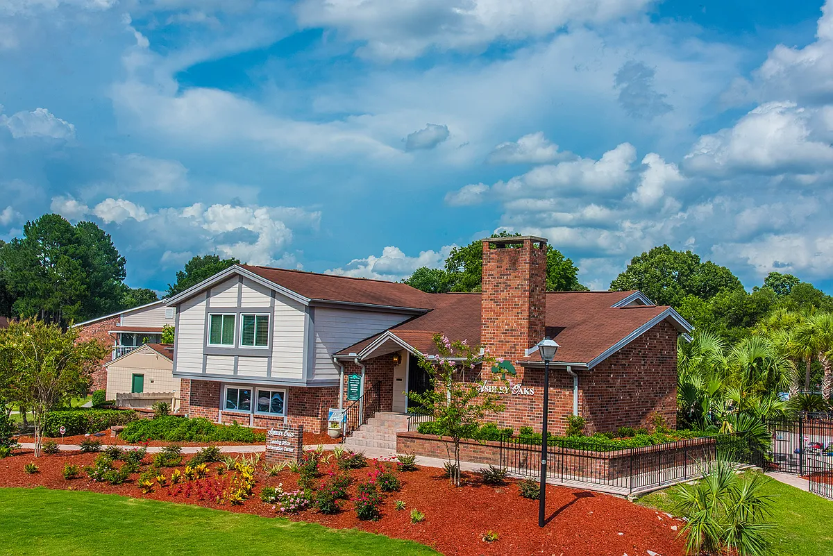 Building Photo - Ashley Oaks