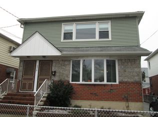 8824 Spritz Rd, Jamaica, NY 11417