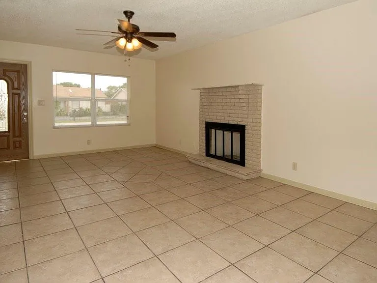 971 SW 83rd Ave — Photo 6