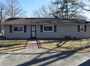 30054 Beach View Dr, Girard, IL 62640