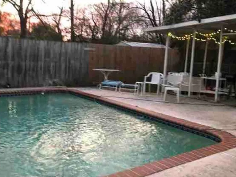 Laurel St — Photo 3