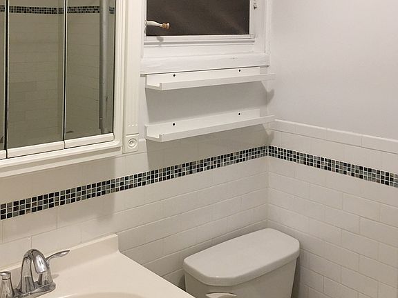 5th image of 654 Henry St #1