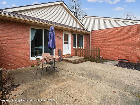 3rd image of 258 Bonnie Brook Dr Unit 12