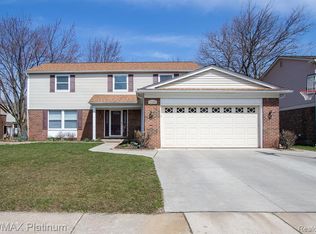 43584 Oakbrook Rd, Canton, MI 48187