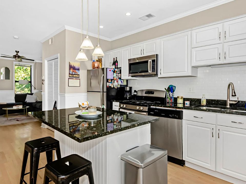 1st image of 1538 N Maplewood Ave #1