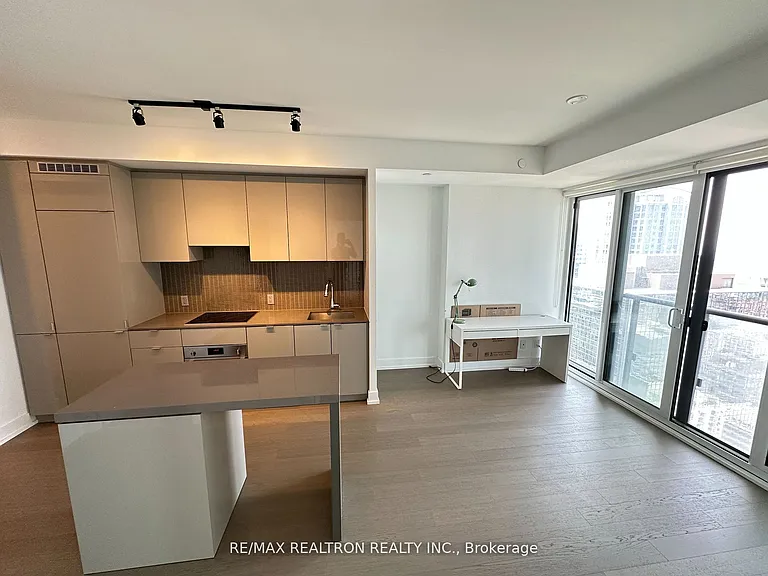 7 Grenville St #4313 — Photo 5