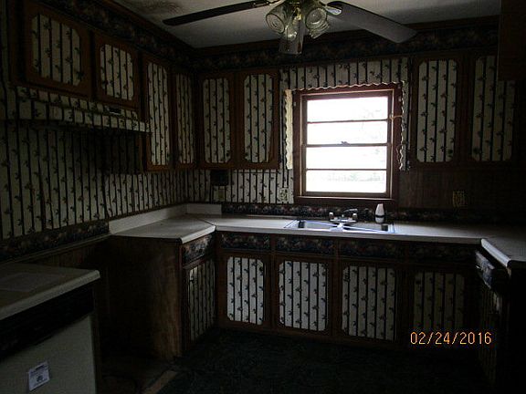 4th image of 1011 N Troup St