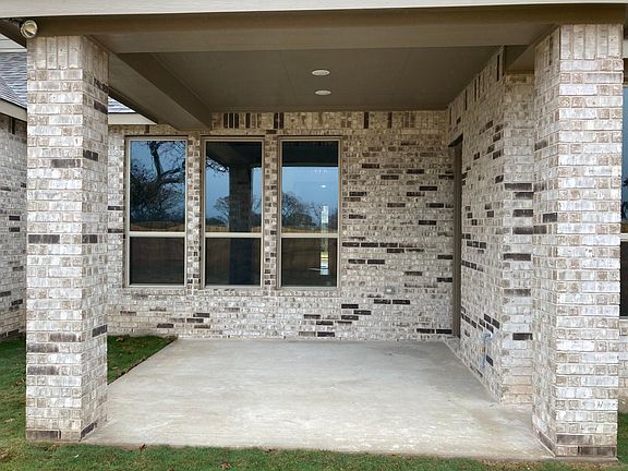 5th image of 746 Whitetail Dr