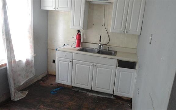 2nd image of 402 Plaza Ave