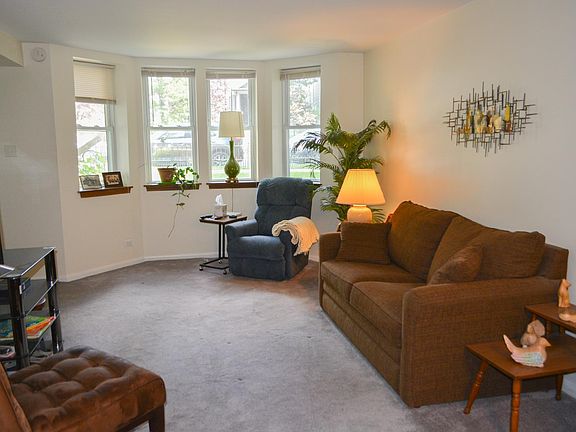 2nd image of 1919 W Cuyler Ave #G