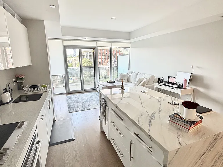 330 Richmond St W #609 — Photo 7