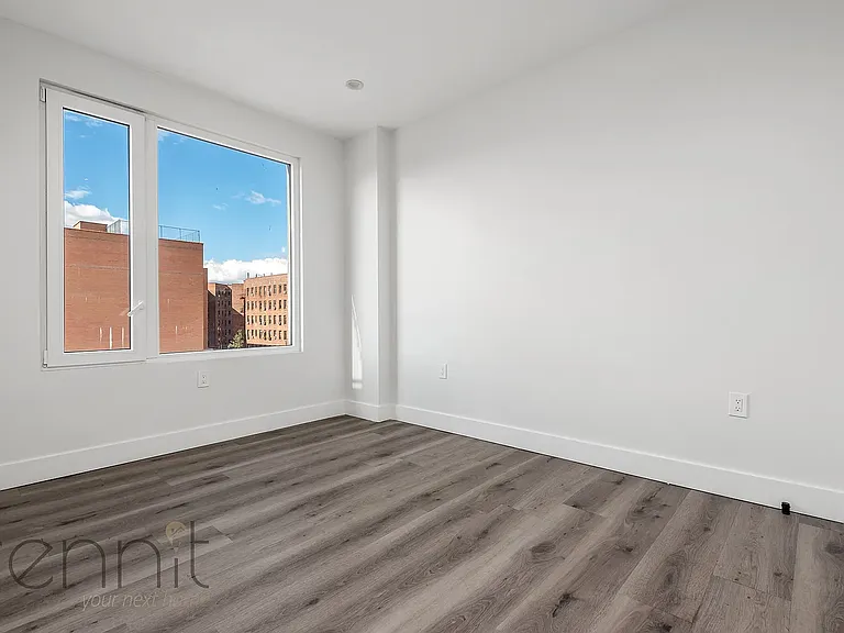 125 Kings Hwy #3B — Photo 4