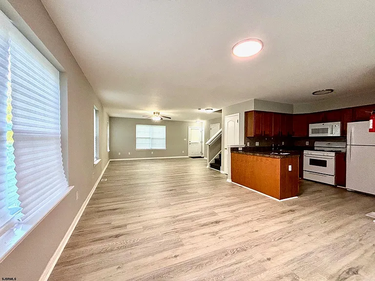 27 Oyster Bay Rd #G — Photo 9
