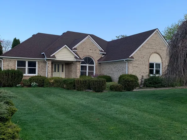 10114 Longford Ct, South Lyon, MI 48178