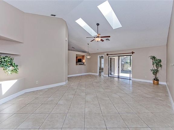 4th image of 511 Carrigan Ave