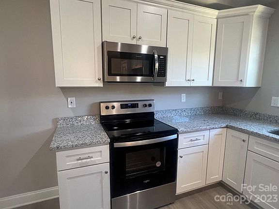 3rd image of 1218 Summerhill St