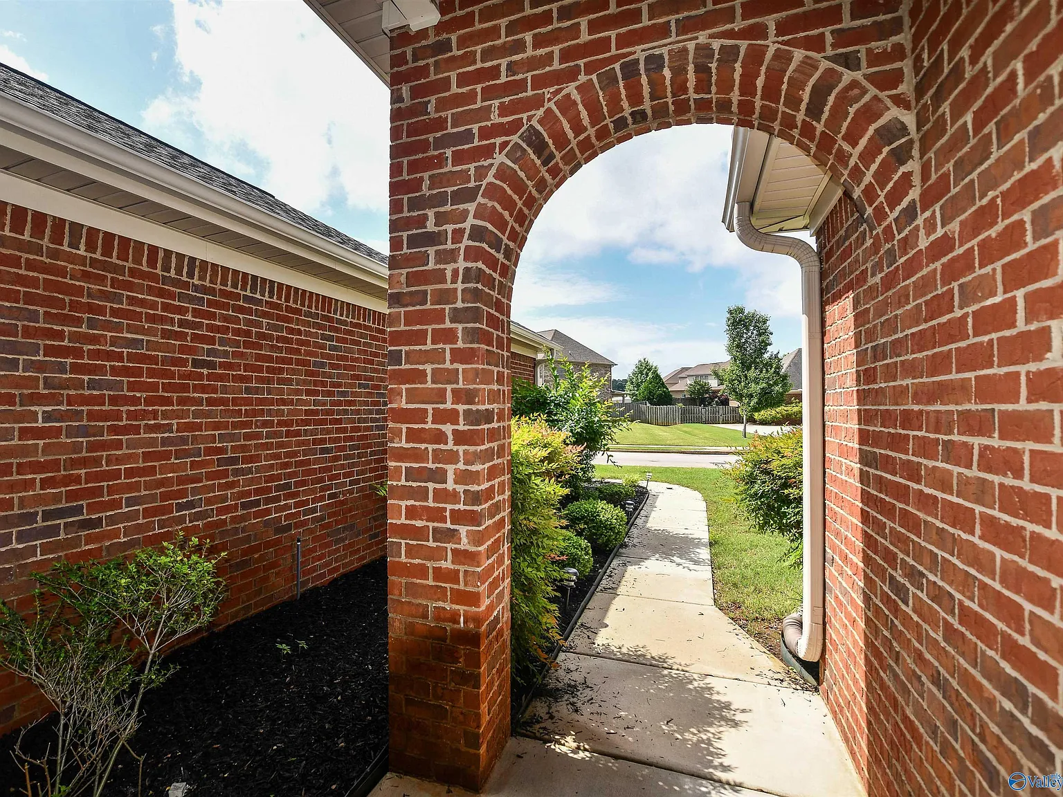 4 bed, 2.5 bath, 2277 sqft, $2,200 — Photo 3