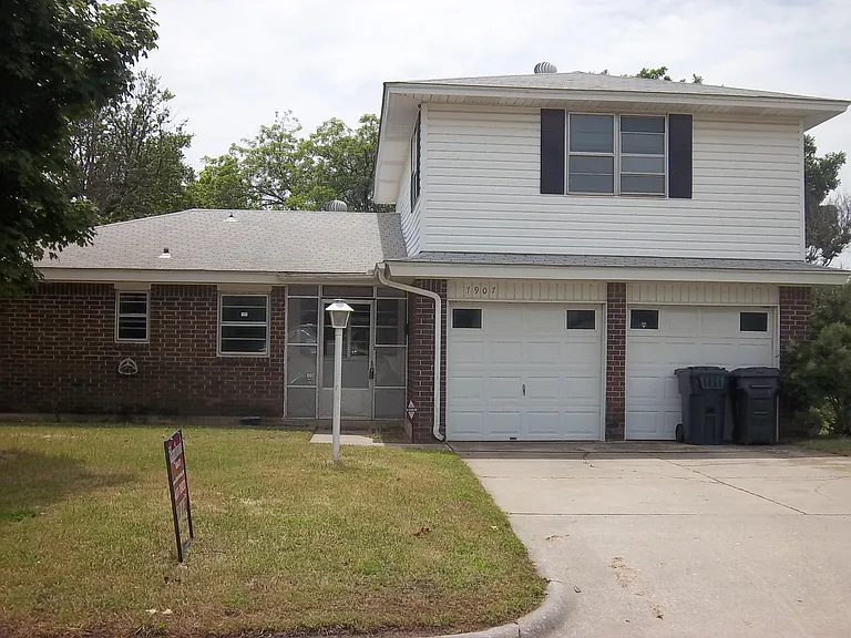 7907 S McKinley Ave — Photo 1