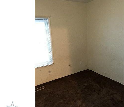 4th image of 1136 N Pennsylvania Ave