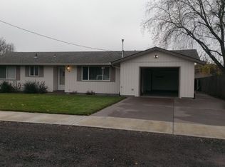 745 E 2nd St, Yamhill, OR