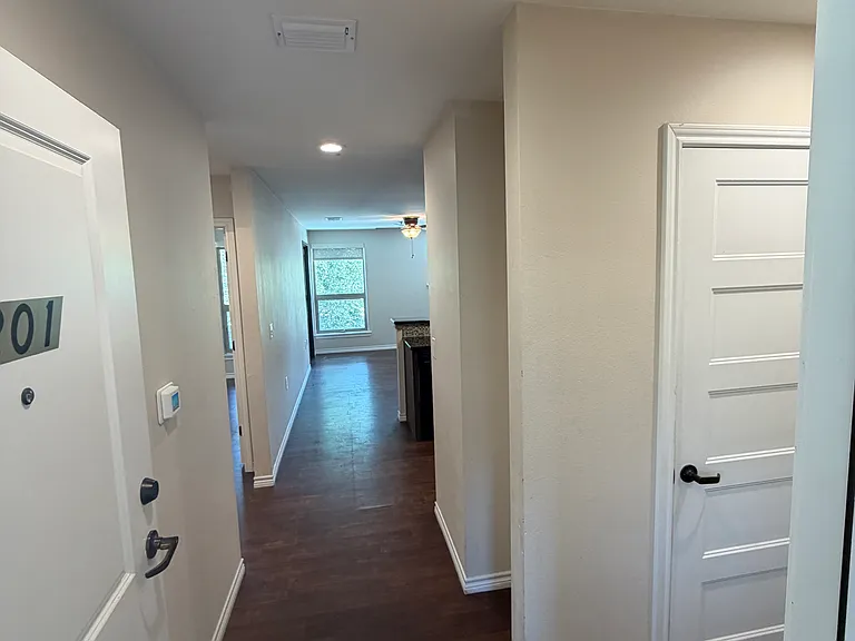 305 W Willis St #202 — Photo 3