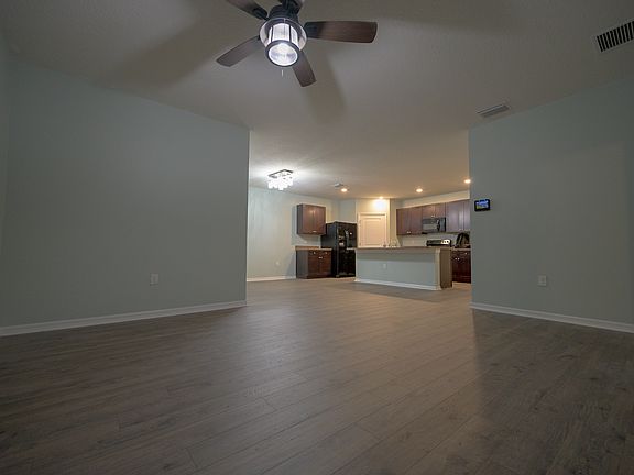 3rd image of 3050 NE 45th Ave