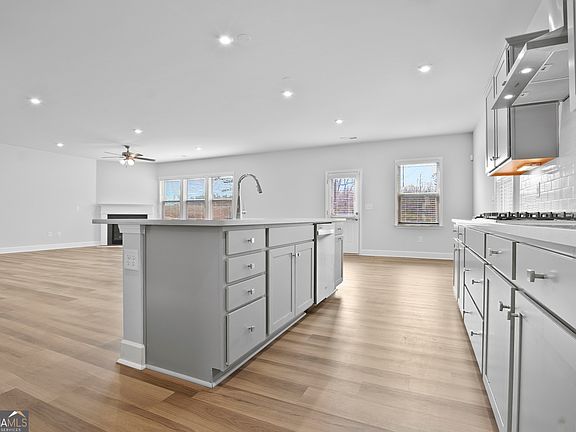 4th image of 112 Aj Welch Jr Way