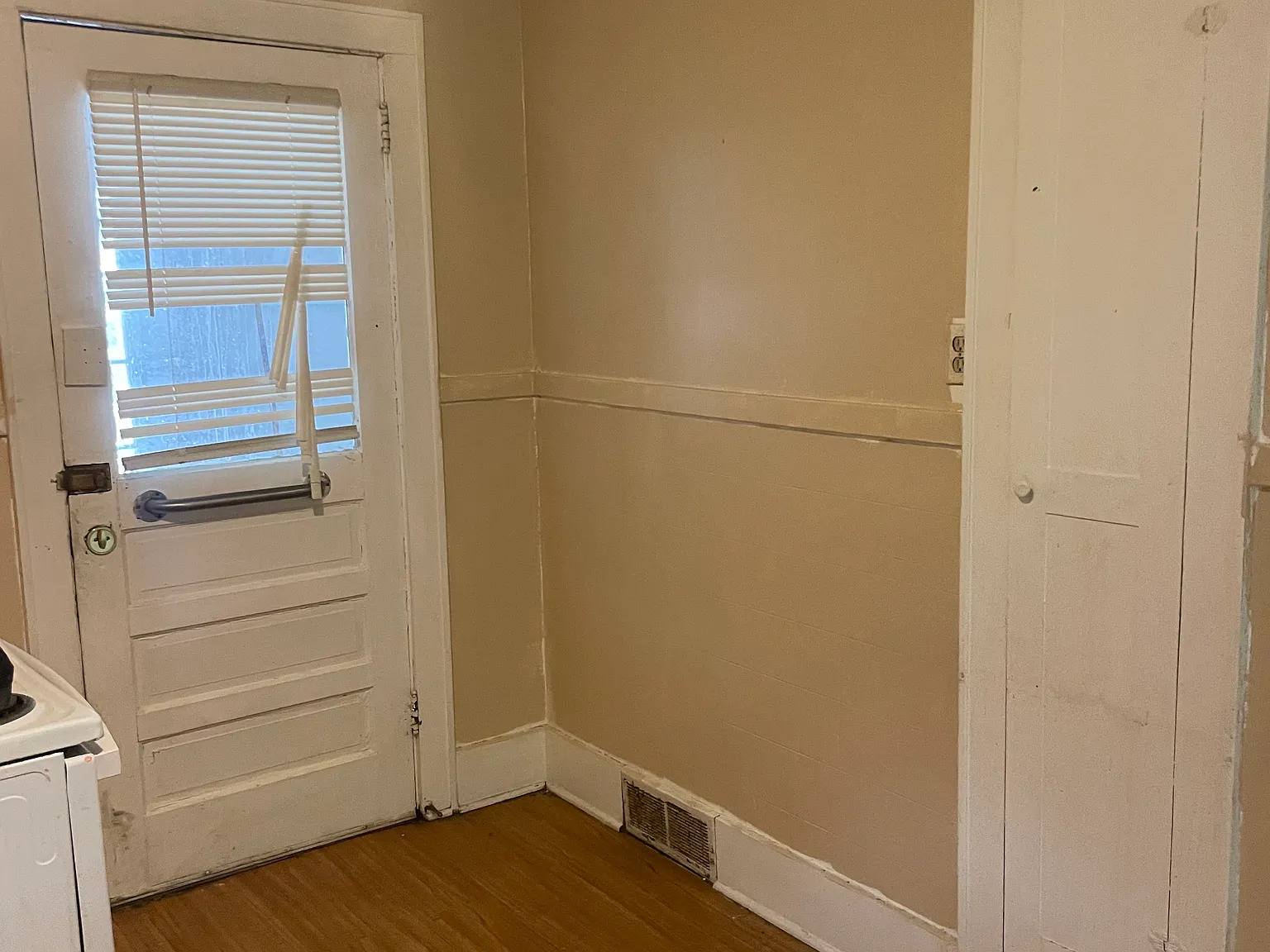 2 bed, 1300 sqft, $1,300 — Photo 4
