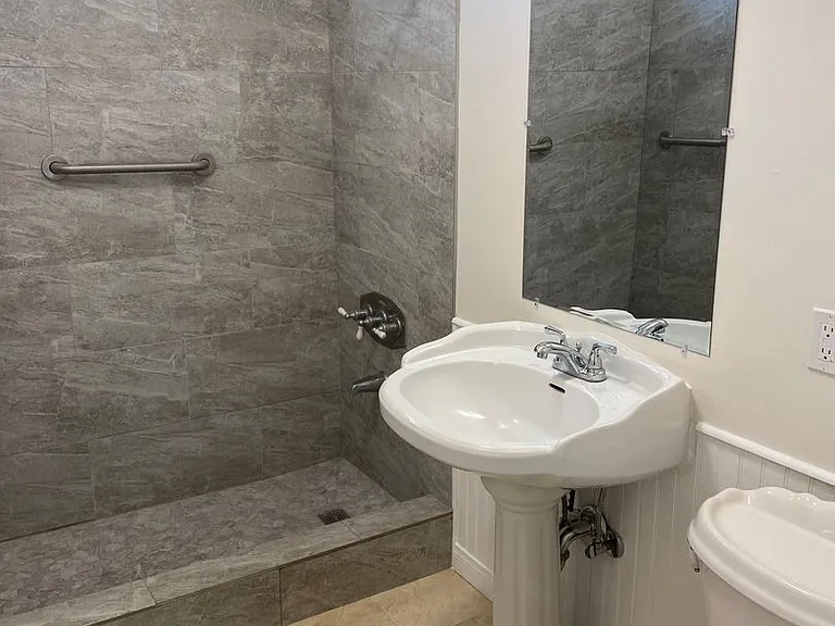 451 N Martin St — Photo 7