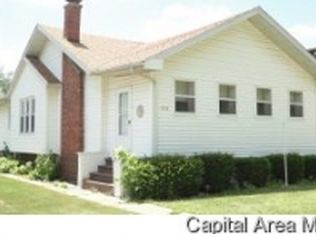 818 W Park Blvd, Taylorville, IL 62568