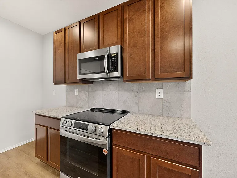 3038 Laguna Clfs — Photo 7