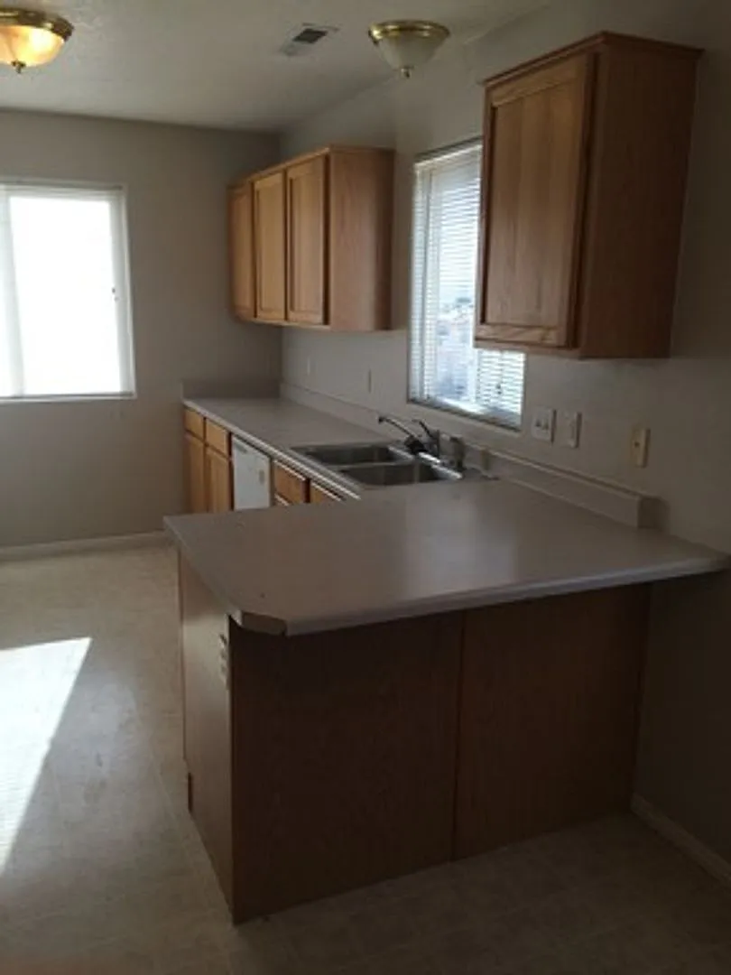 Building Photo - 674 W Evans Ridge Cir #1-4