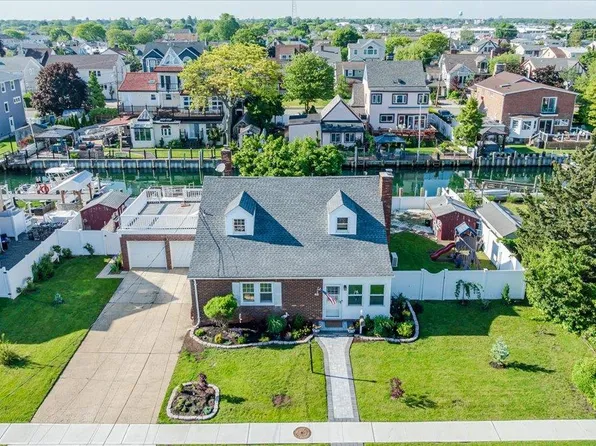 48 W 3rd Street, Freeport, NY 11520