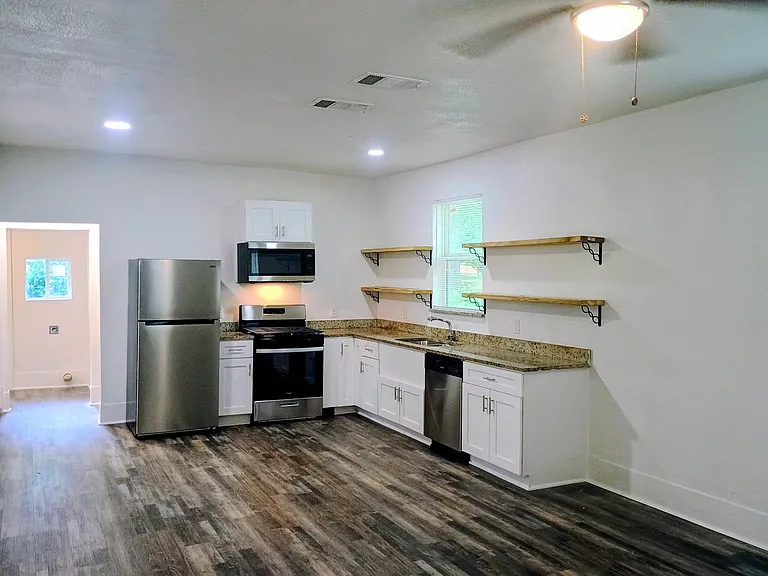 3710 E 1st St — Photo 11