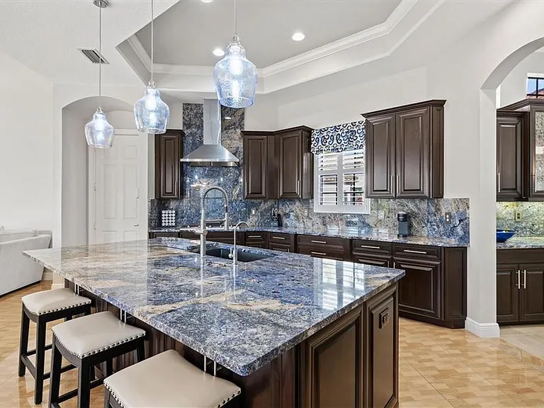 540 Fore Dr — Photo 14