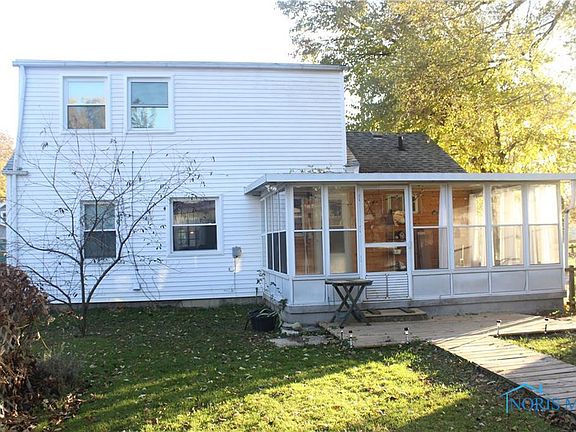 3rd image of 2350 Bucklew Dr