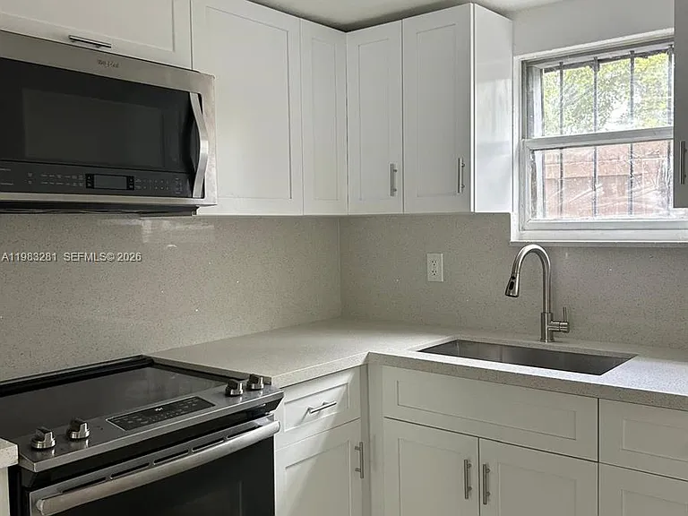 2908 NW 14th Ct #1 — Photo 6