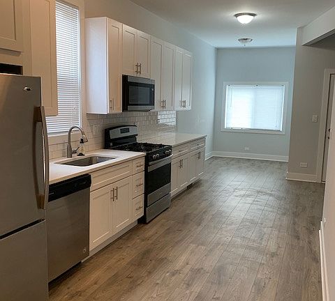 2nd image of 2835 N Avers Ave #1