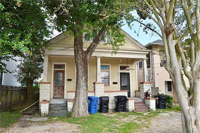 1st image of 1830 Moss St