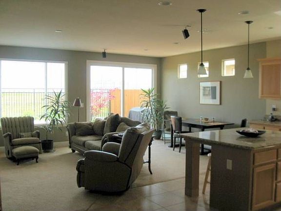 Great Room w/kitchen on r