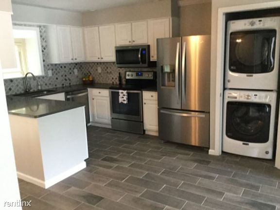 5th image of 925 Cleveland St Unit 220