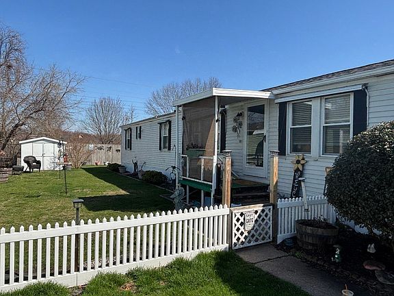 3rd image of 52 Colvin St