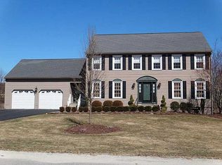 12 Sunnyside Dr, Cumberland, RI 02864