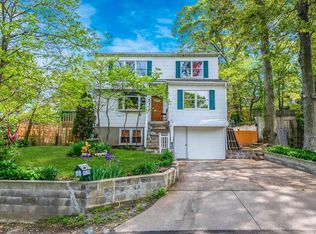 2 Queen Dr, Sound Beach, NY 11789