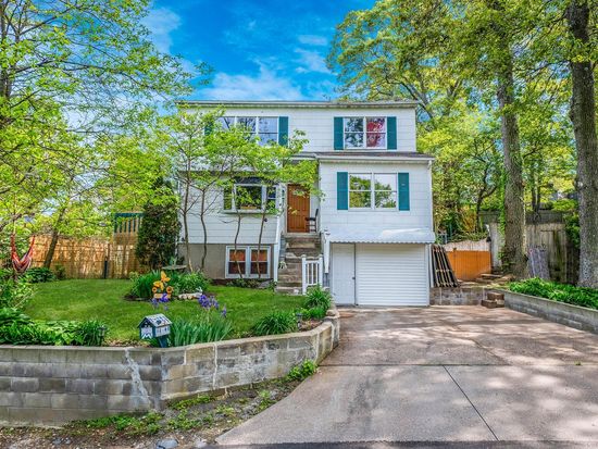 2 Queen Drive, Sound Beach, NY 11789
